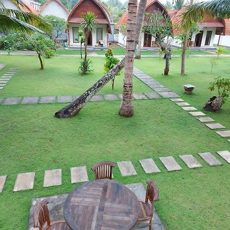 The Tinsi Hotel Toyapakeh Bagian luar foto