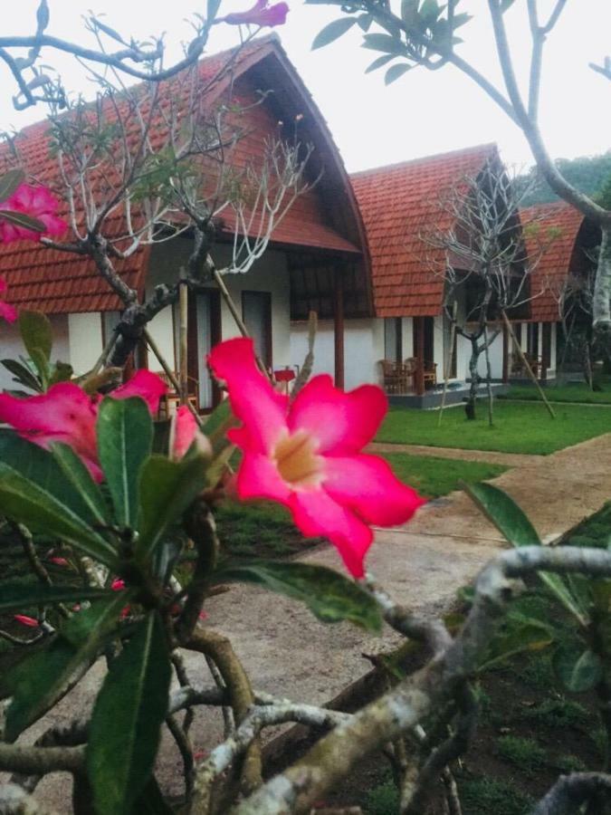 The Tinsi Hotel Toyapakeh Bagian luar foto