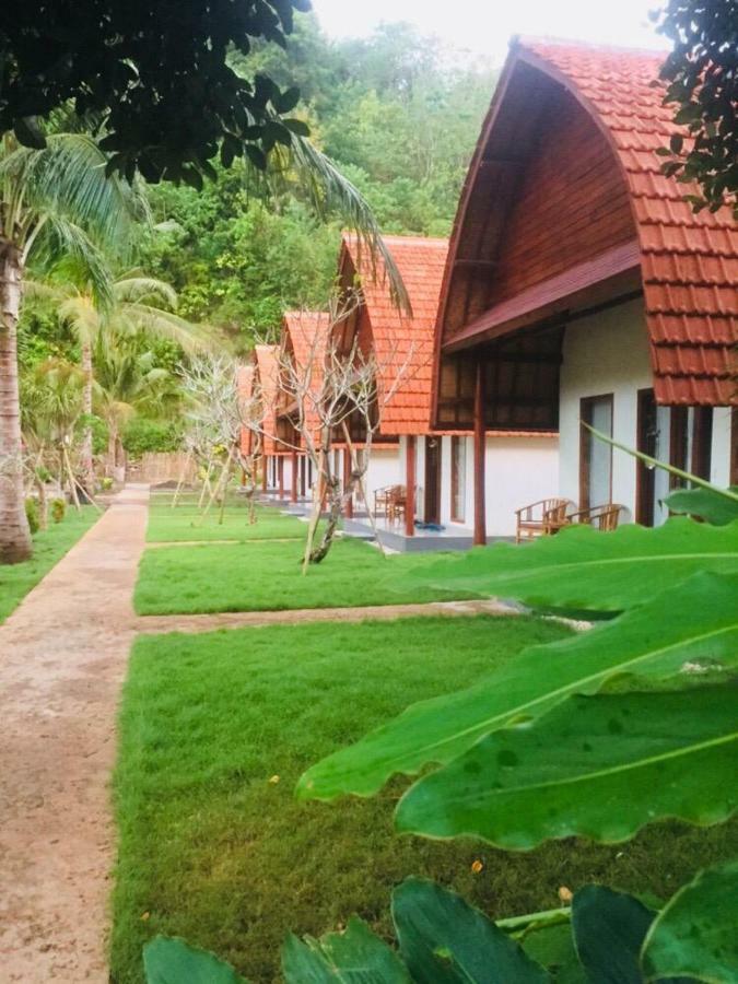 The Tinsi Hotel Toyapakeh Bagian luar foto